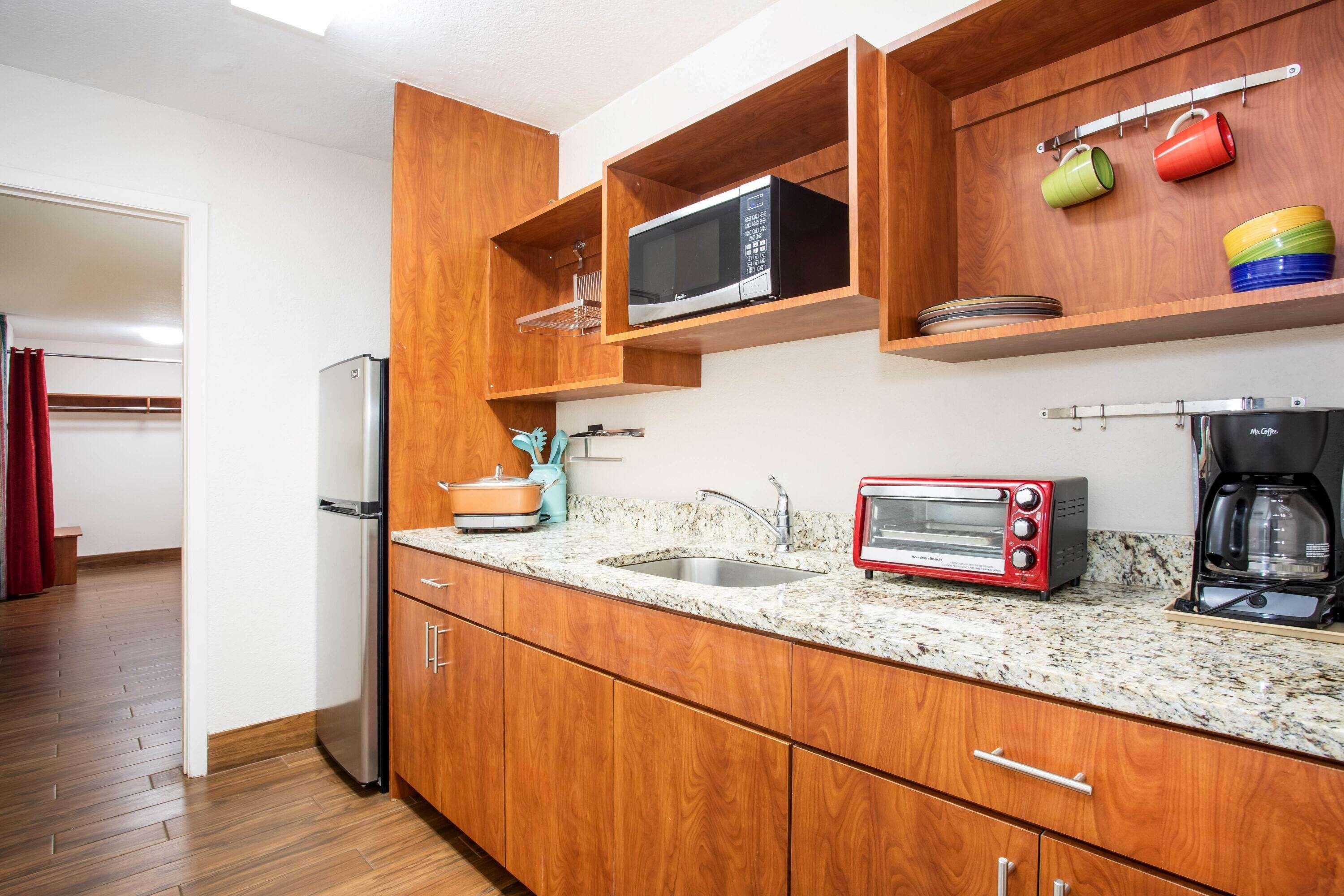 Motel Super 8 By Wyndham North Palm 2*