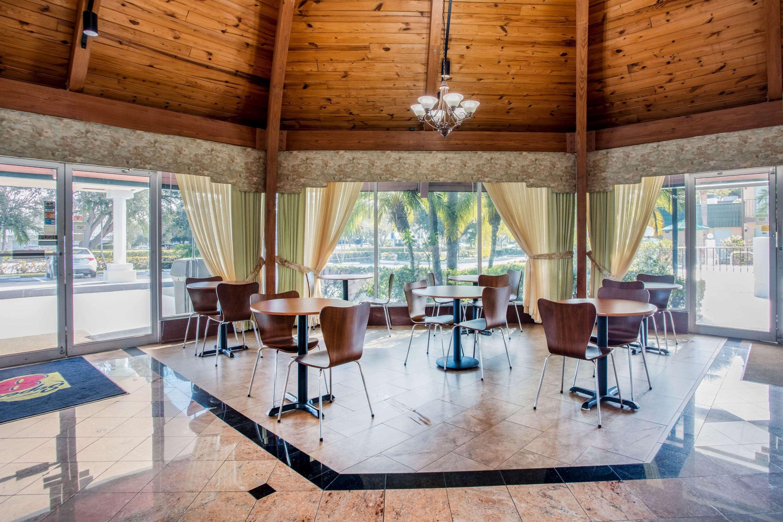 Motel Super 8 By Wyndham North Palm North Palm Beach