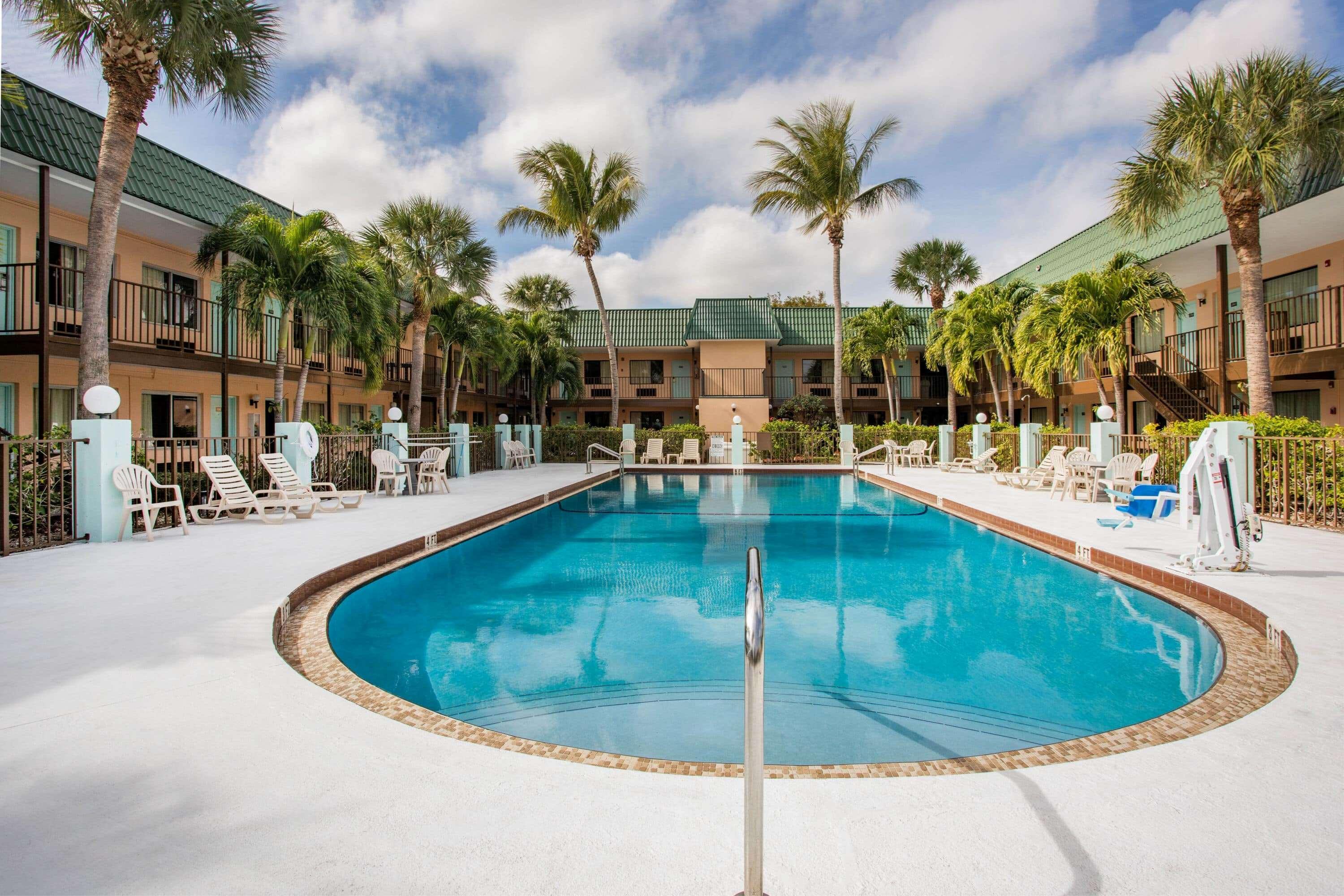Super 8 By Wyndham North Palm Motel 2*
