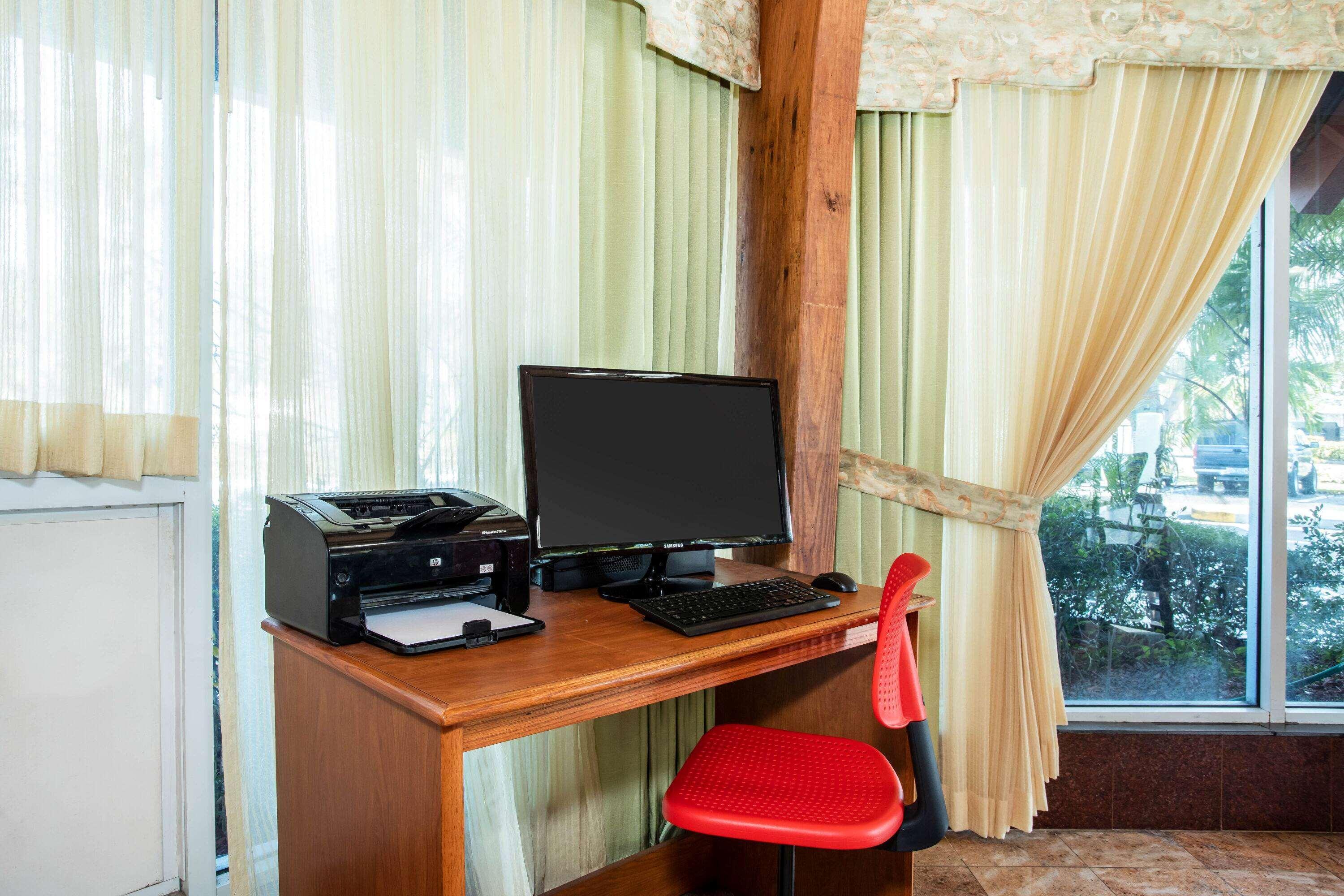 Motel Super 8 By Wyndham North Palm