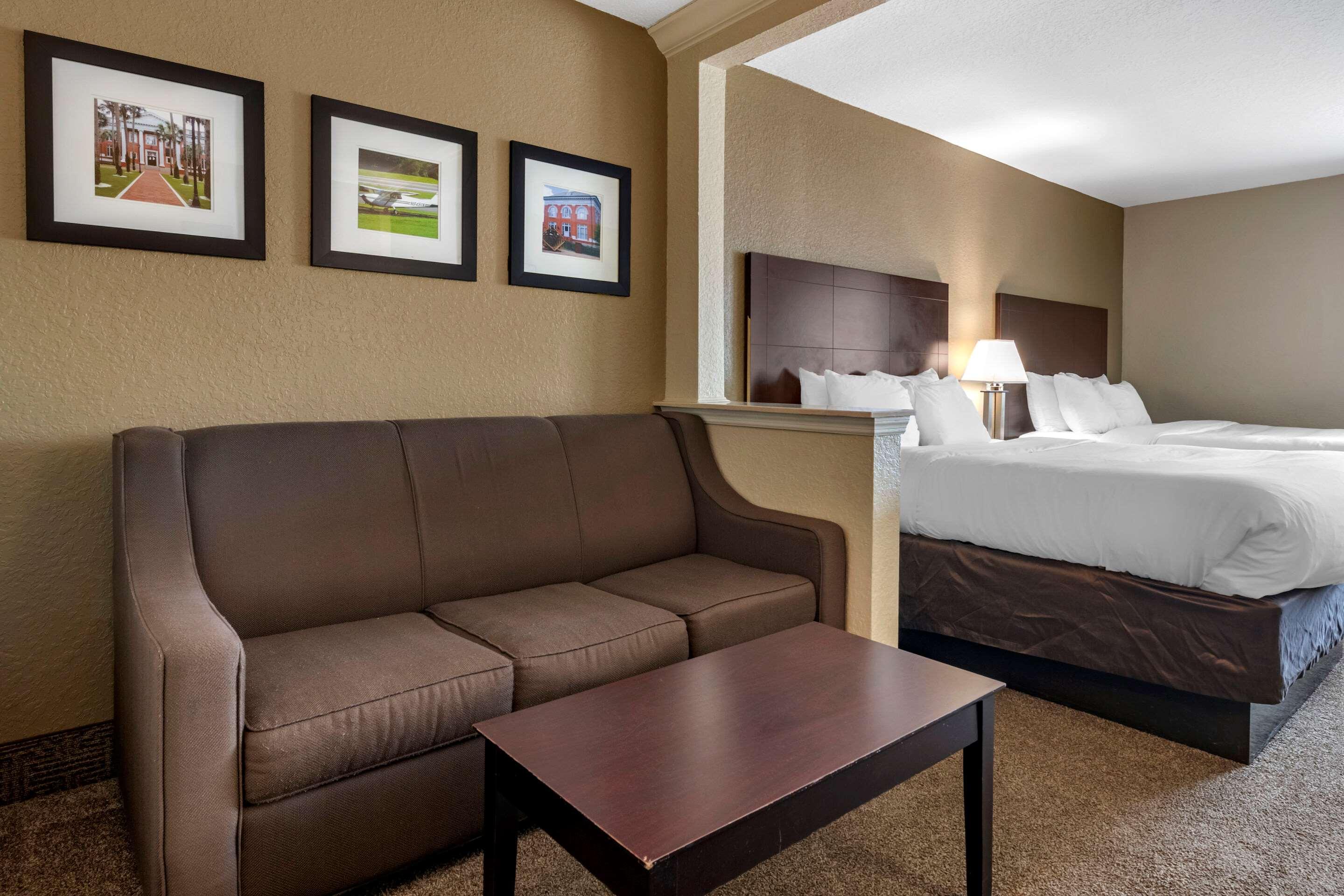 Comfort & - Near 2* DeLand