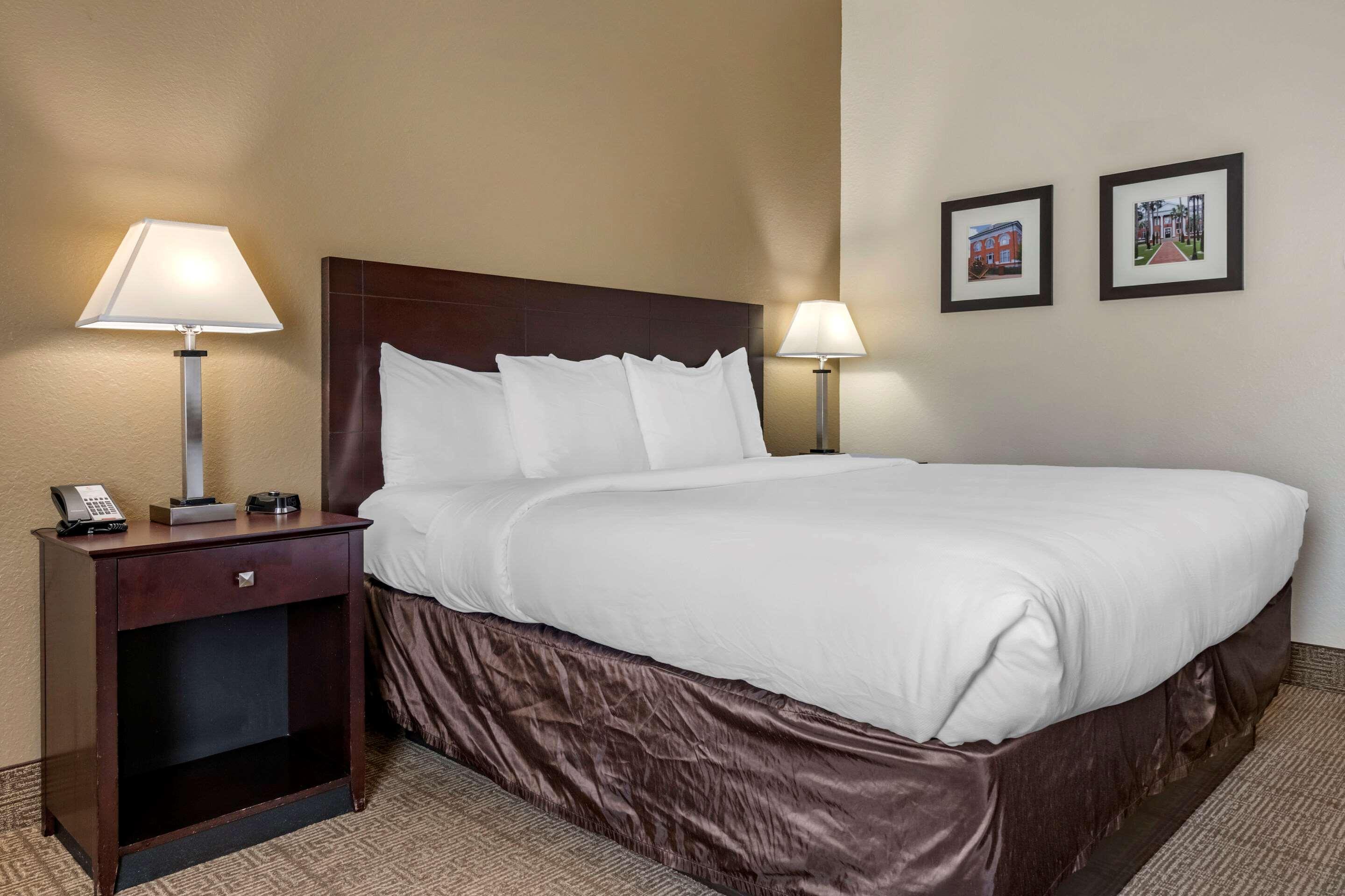 Hotel Comfort & - Near