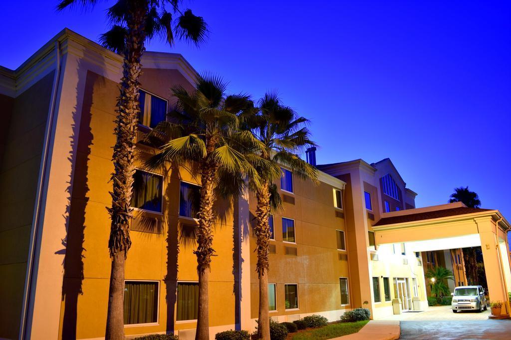 Hotel Comfort & - Near DeLand
