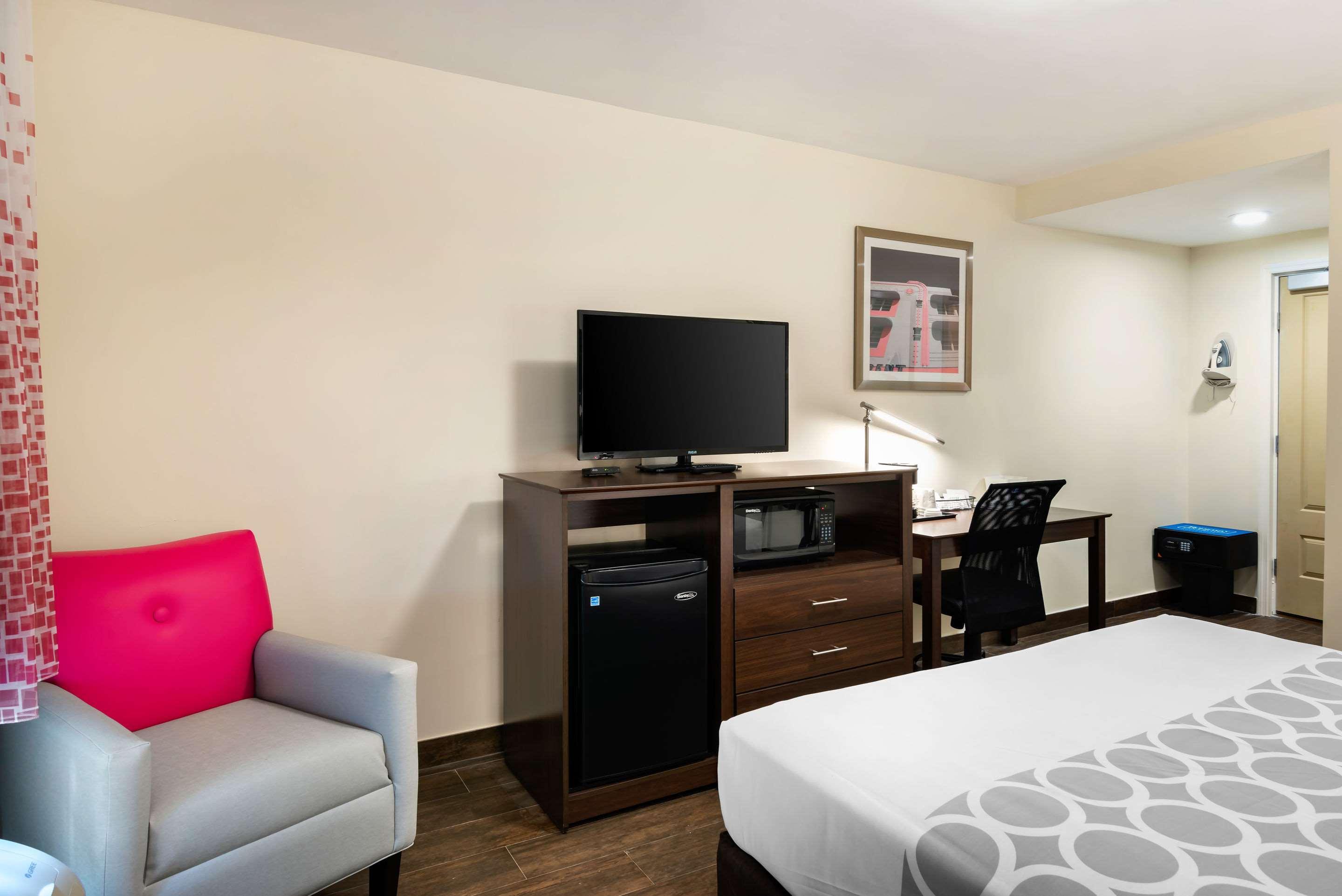 Inn Downtown Hollywood Gardens Inn & Suites Hollywood