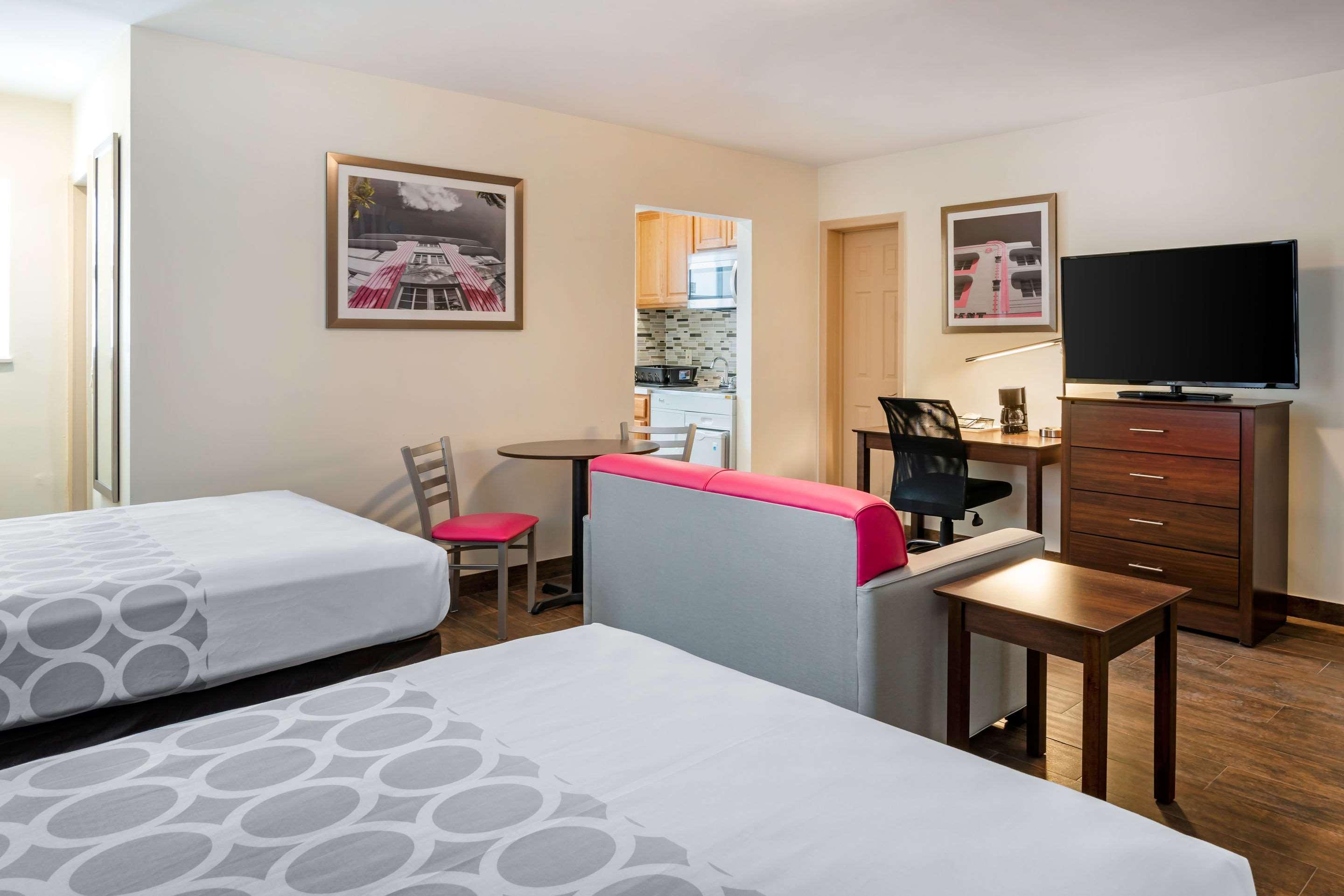 Downtown Hollywood Gardens Inn & Suites 3* Hollywood