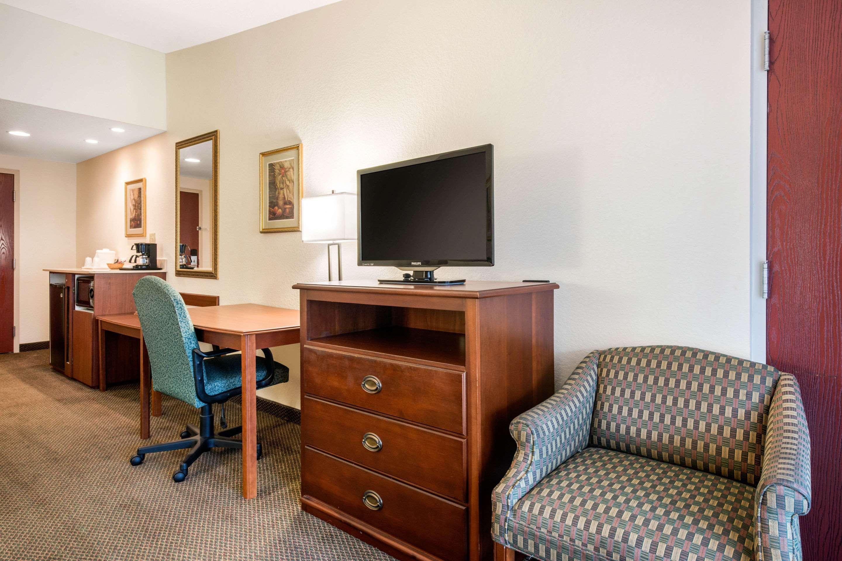 Quality & South Hotel 2*