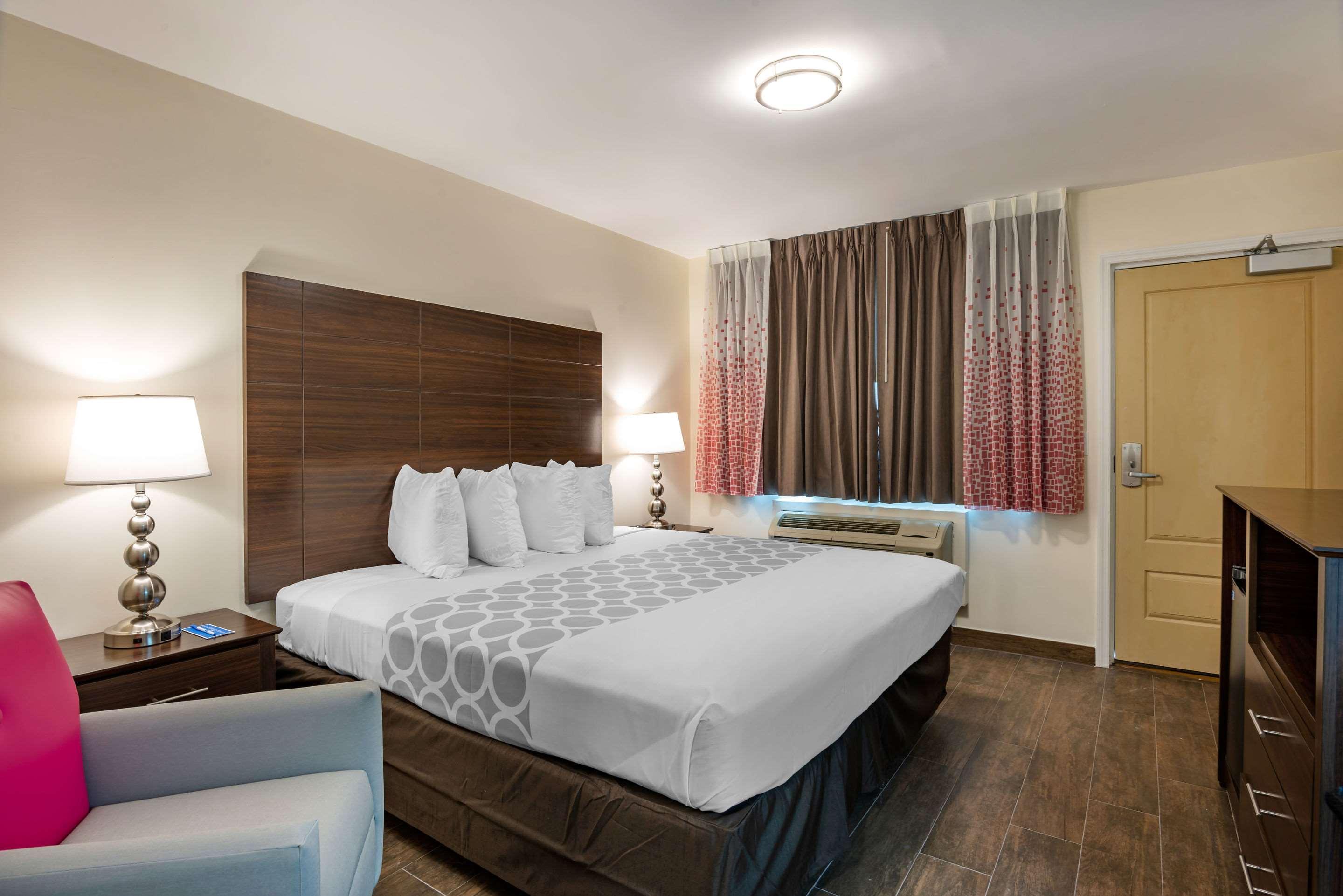 Downtown Hollywood Gardens Inn & Suites Inn