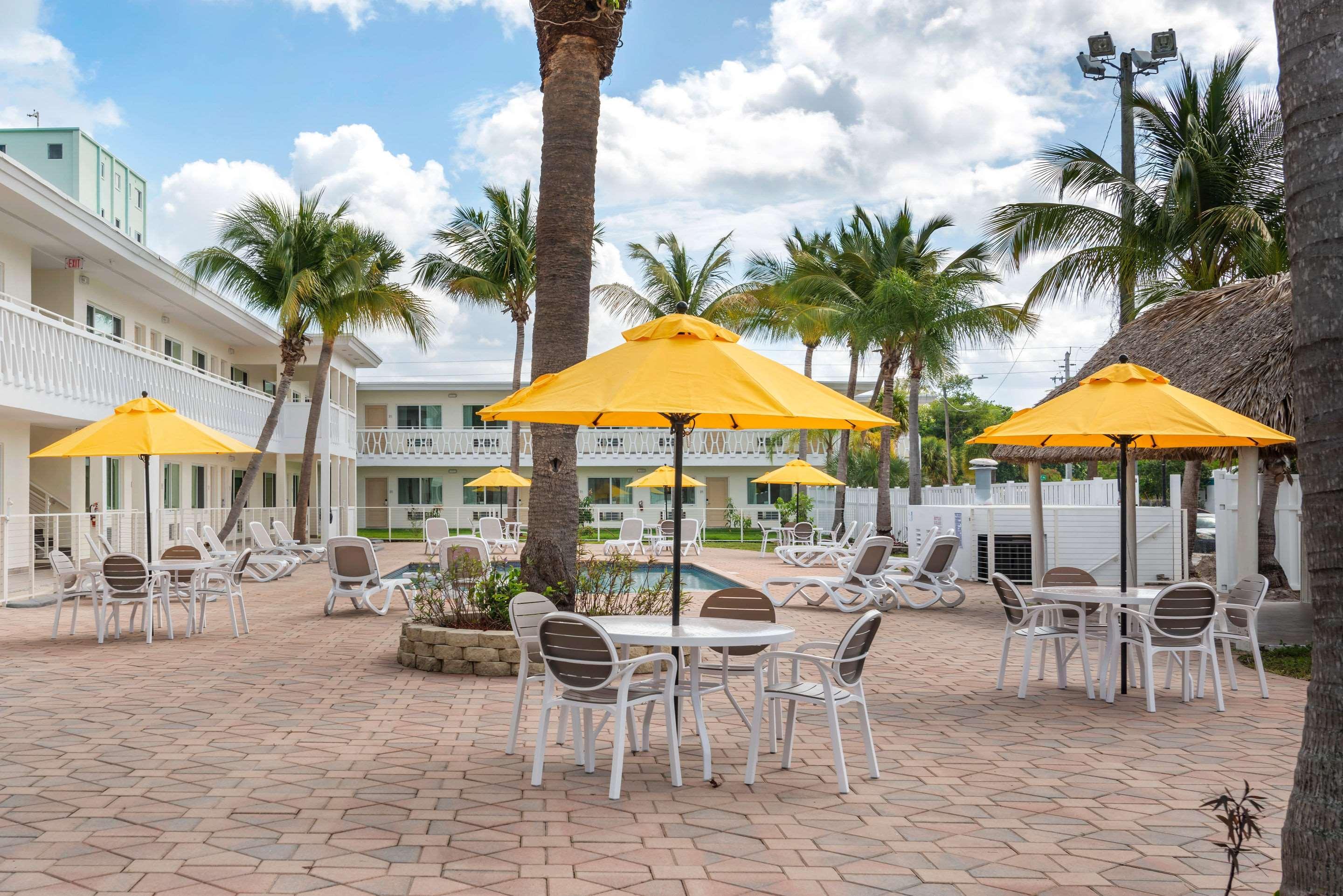 Downtown Hollywood Gardens Inn & Suites