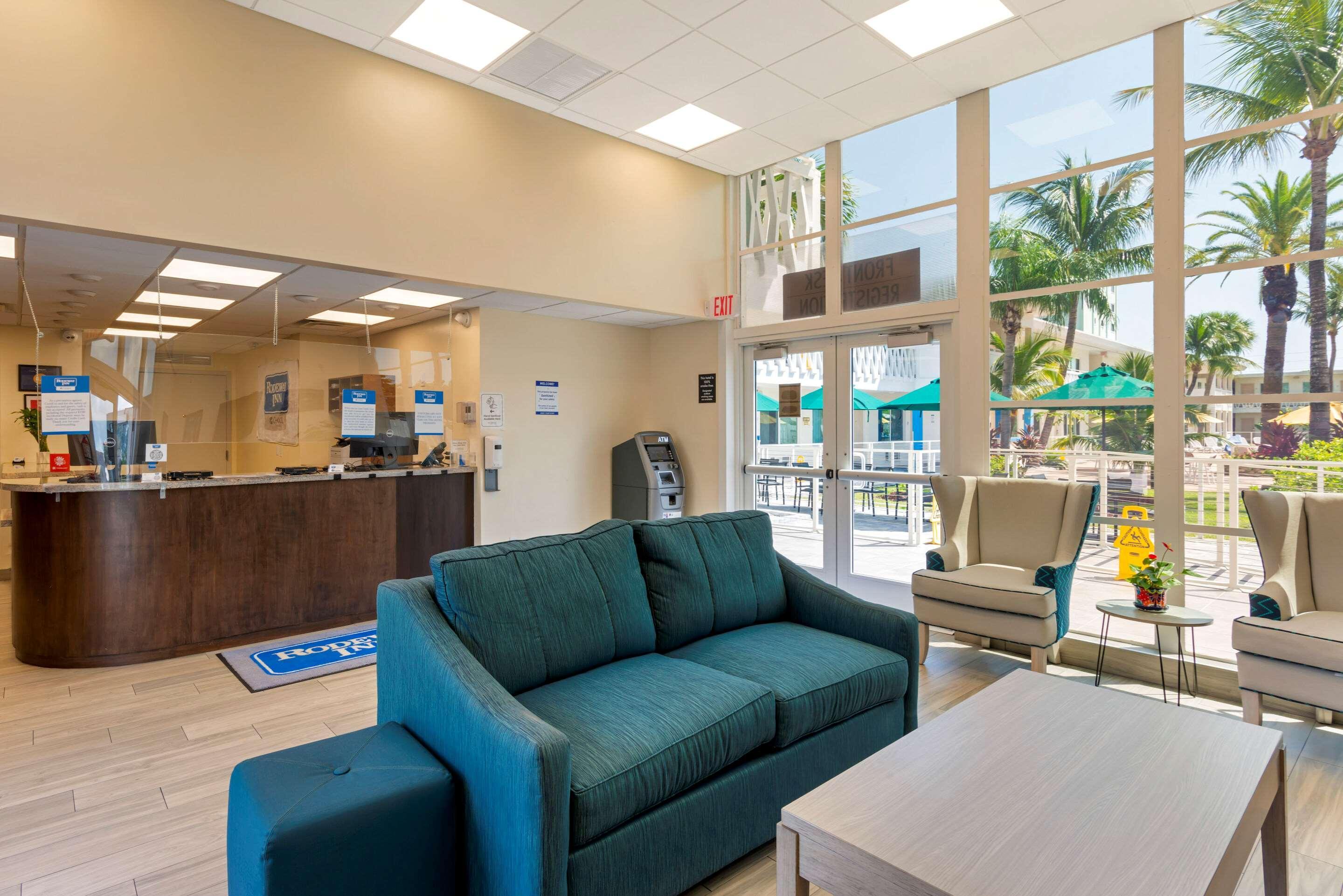Downtown Hollywood Gardens Inn & Suites Inn