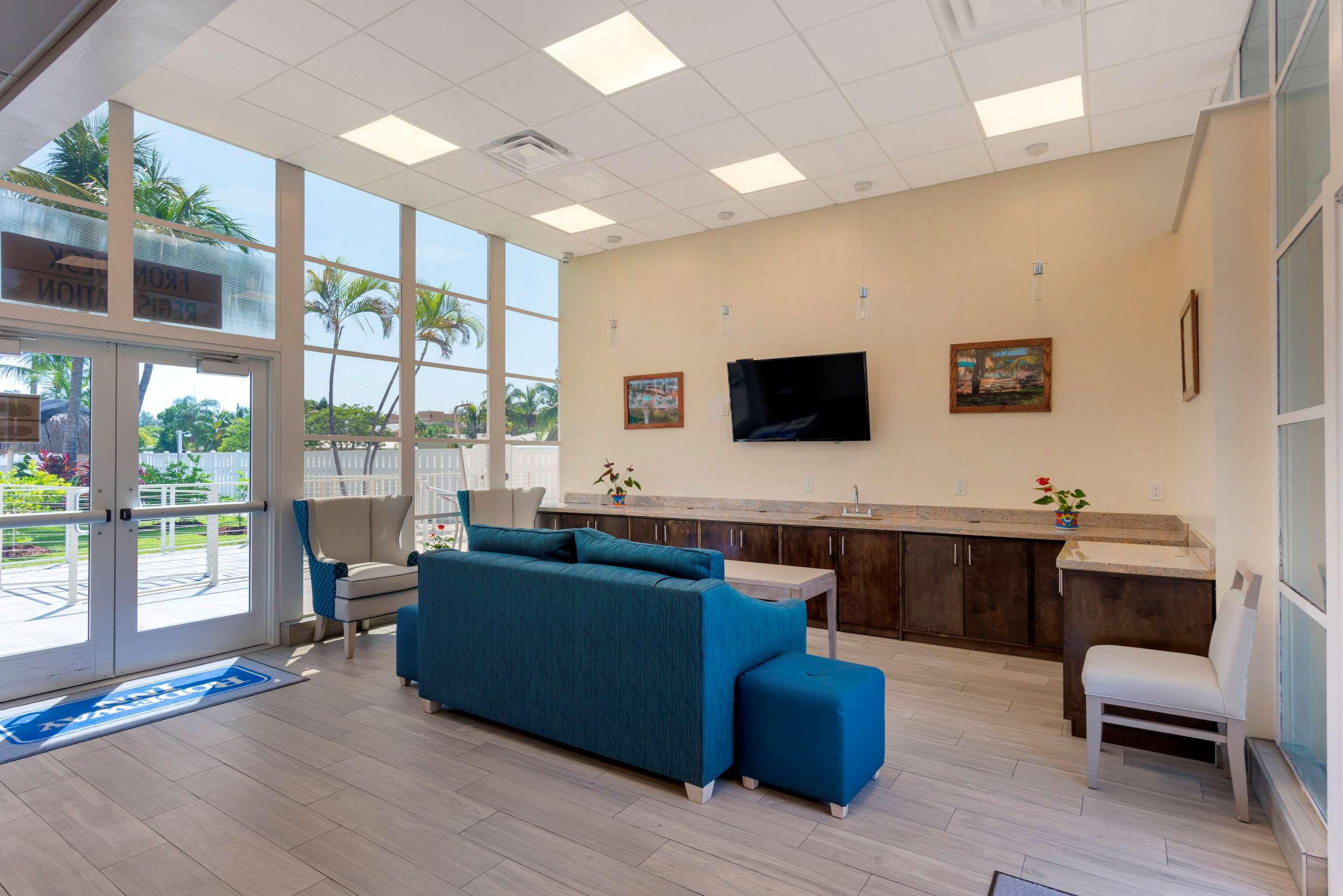 Downtown Hollywood Gardens Inn & Suites Inn 3*