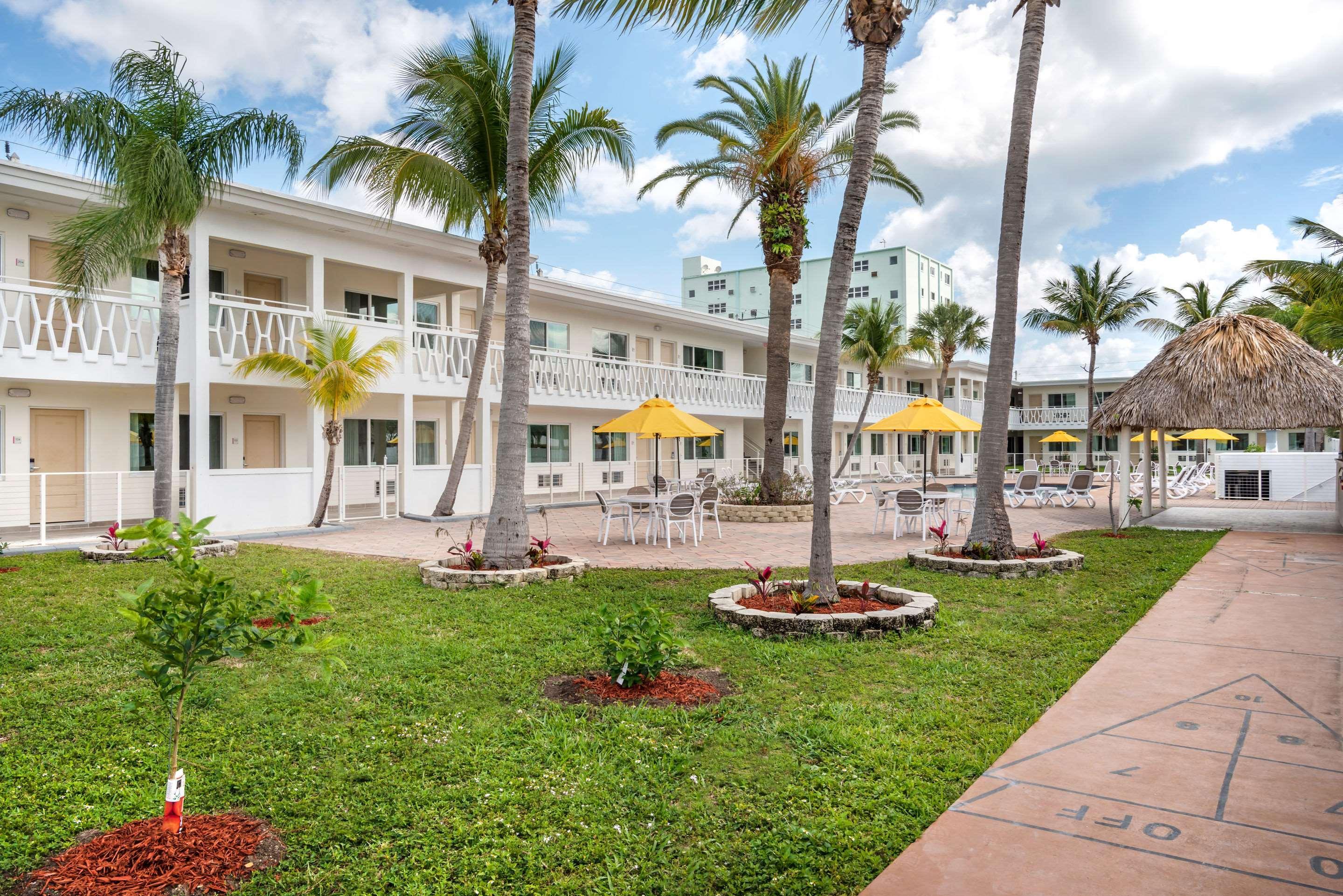 Downtown Hollywood Gardens Inn & Suites Inn 3*