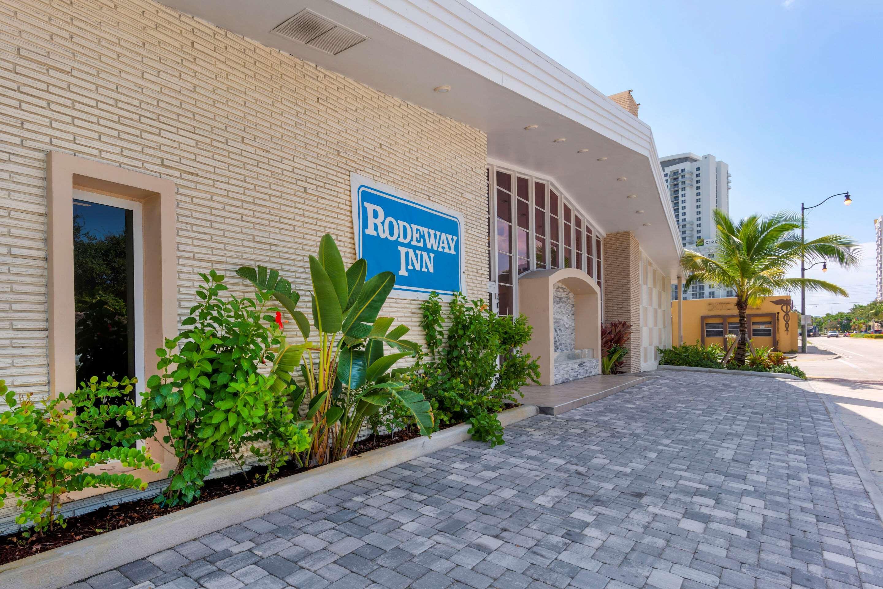 Inn Downtown Hollywood Gardens Inn & Suites 3*
