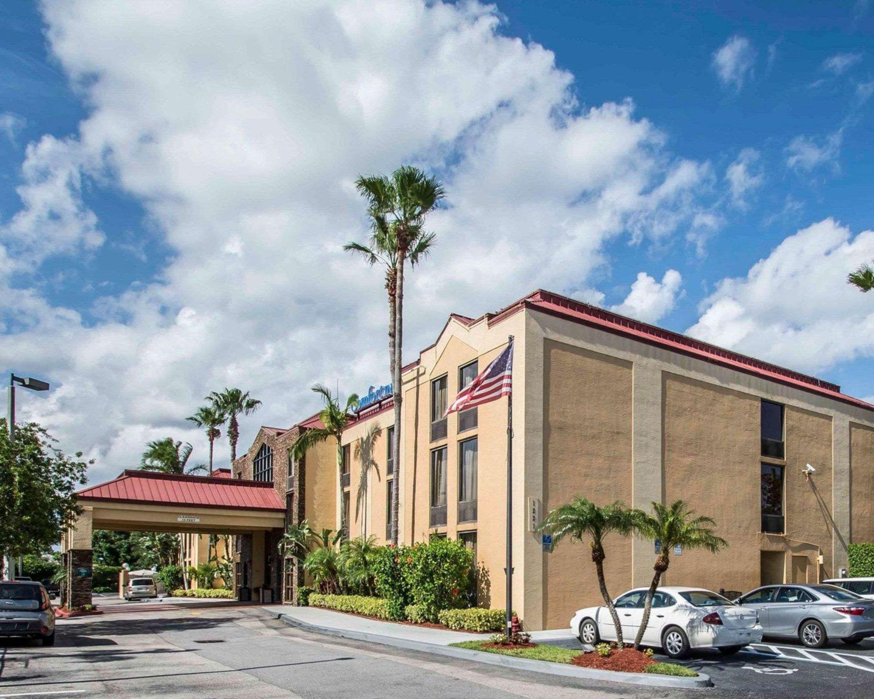 Hotel Comfort & - West Palm South