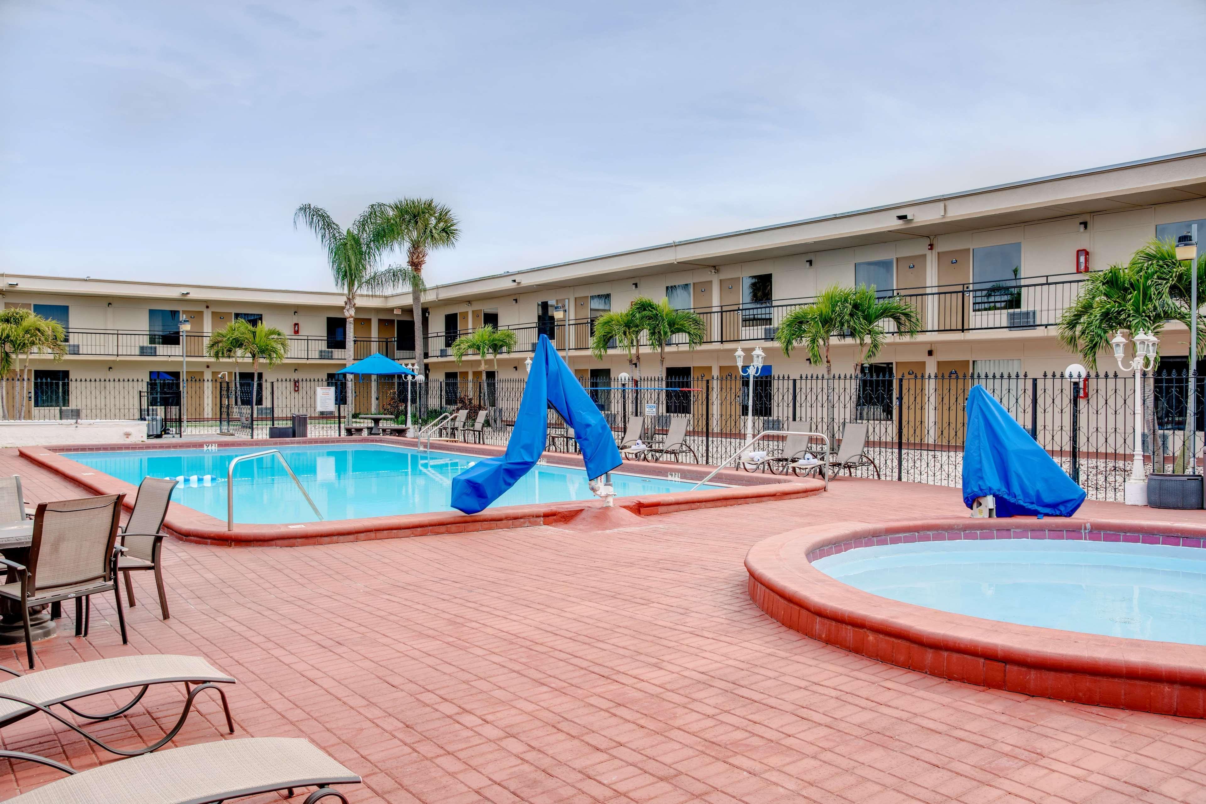 Hotel Super 8 By Wyndham 2*