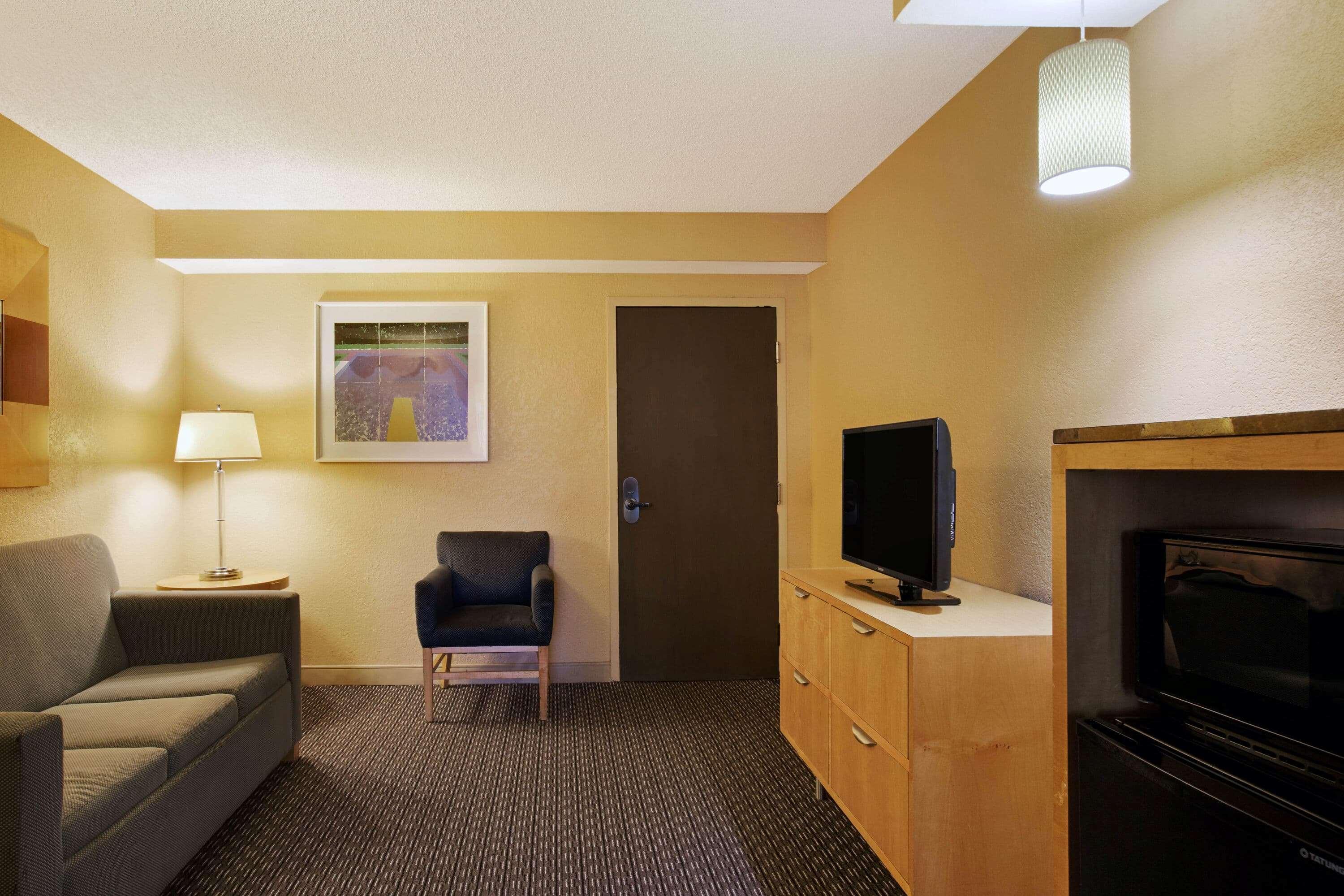 La Quinta & By Wyndham Hotel