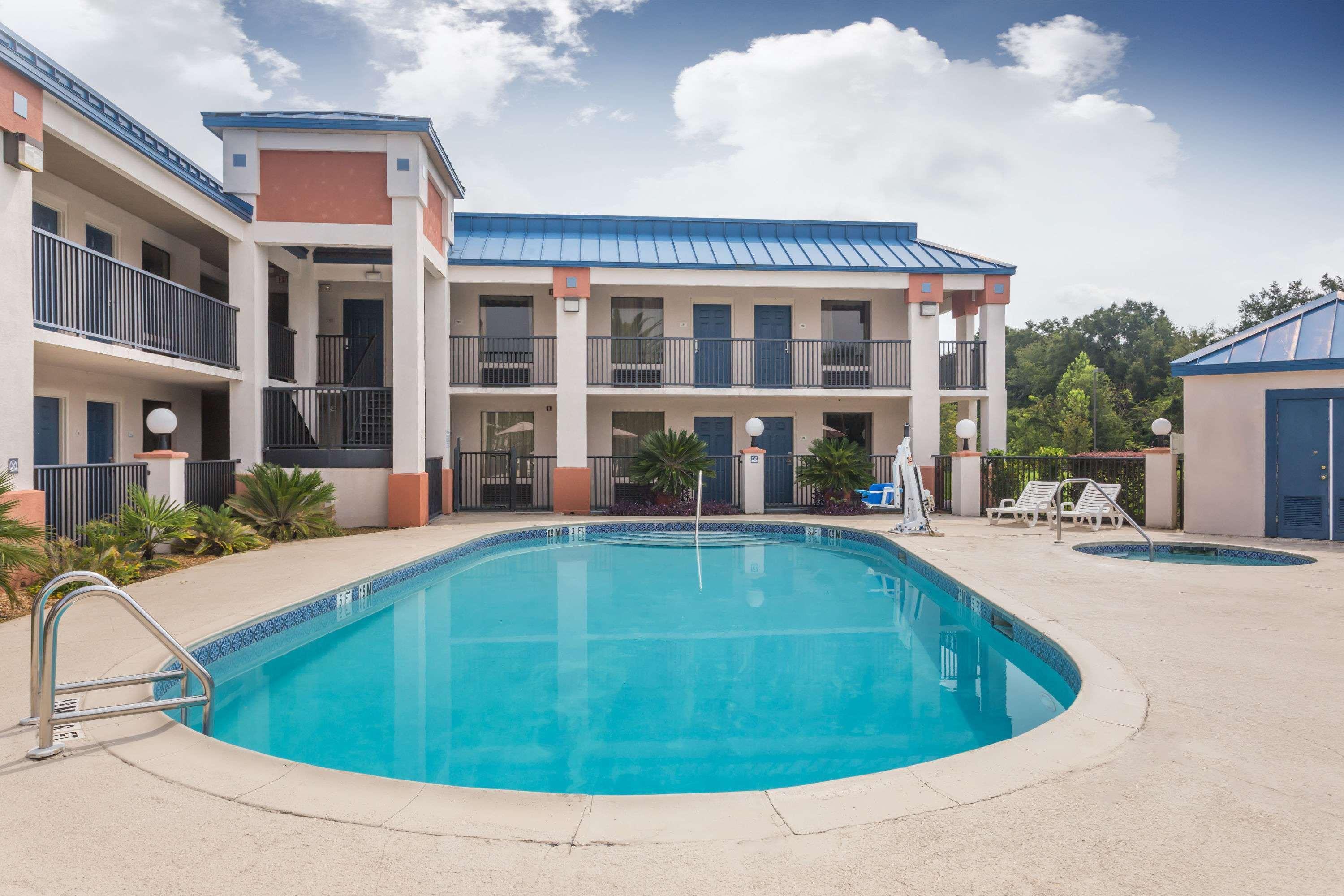 Days Hotel