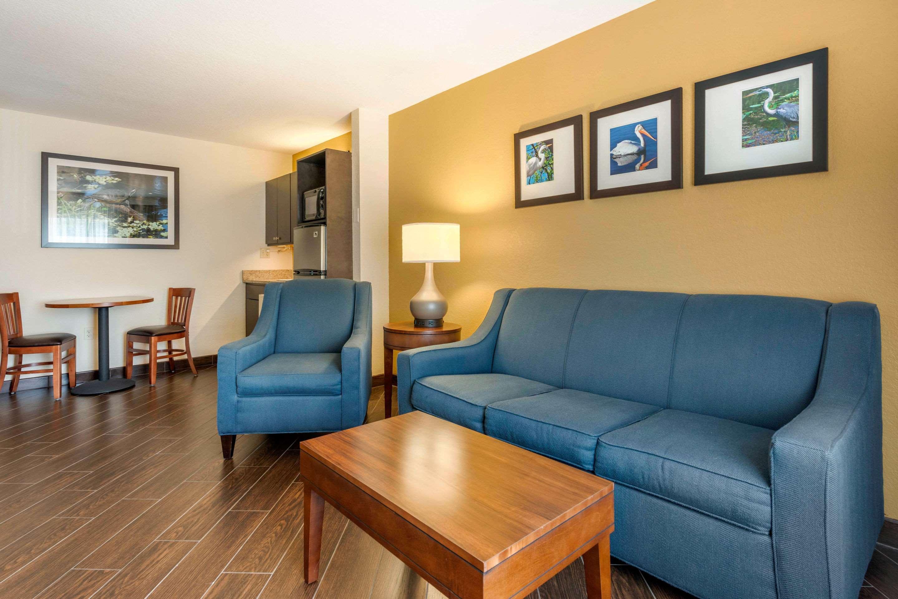 Comfort The Villages Hotel