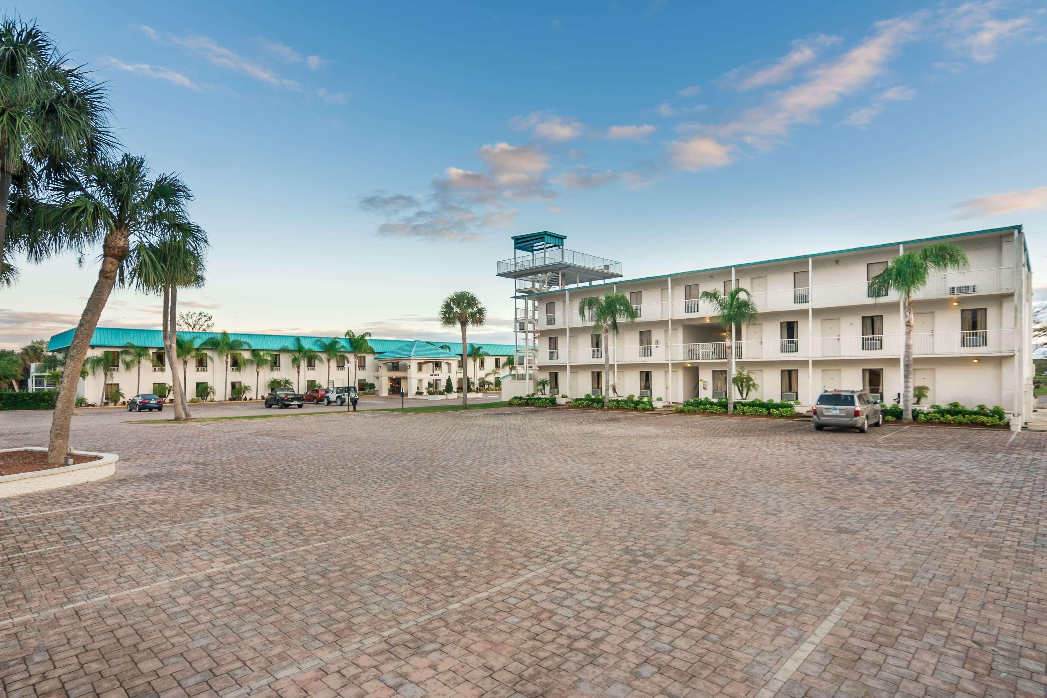 Days & By Wyndham Resort Okeechobee