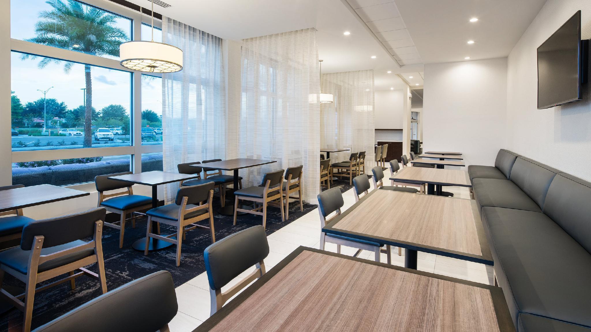 Hyatt Place St. Johns Town Center Hotel 3*