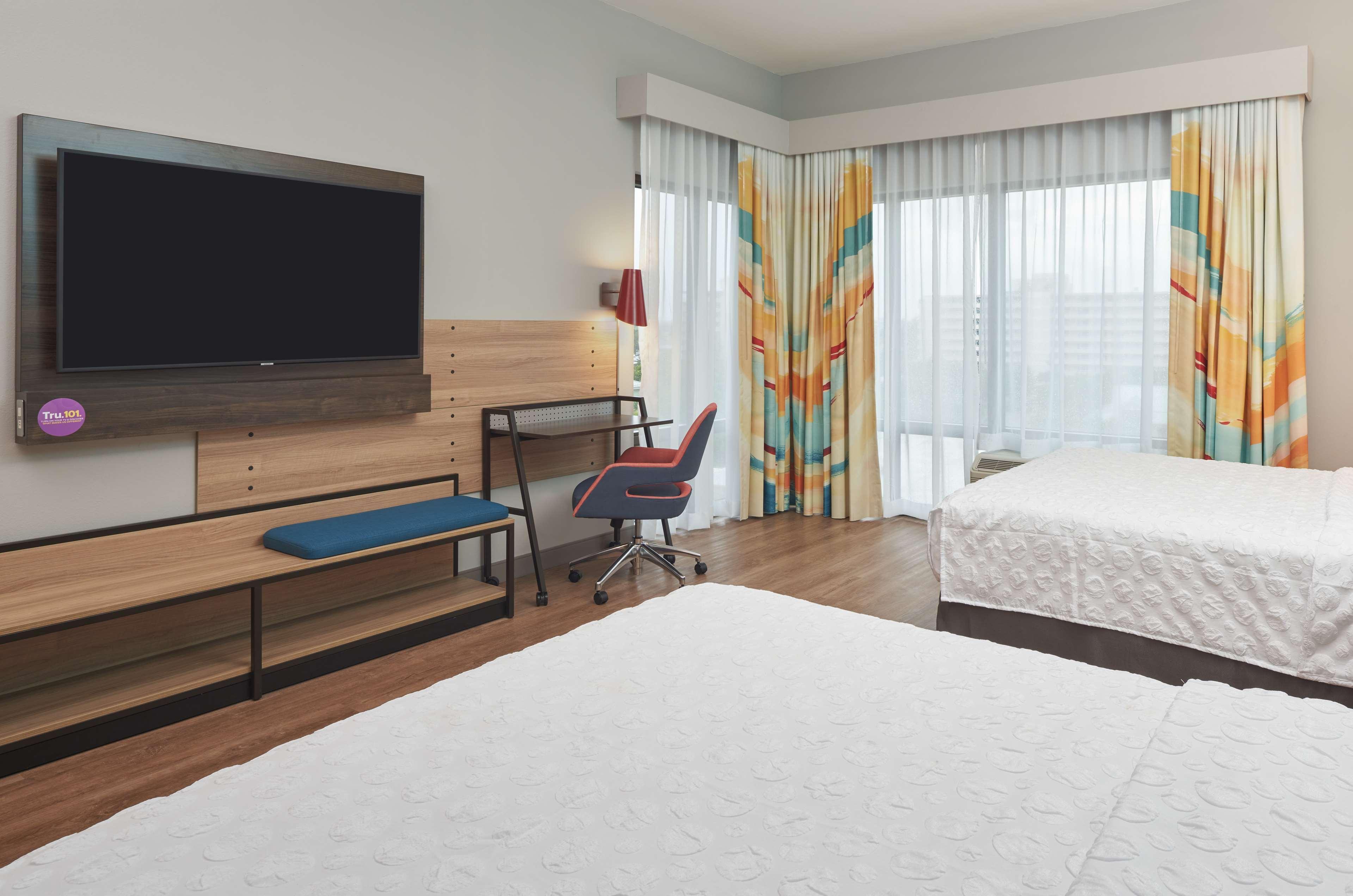 Tru By Hilton Pompano Pier Hotel