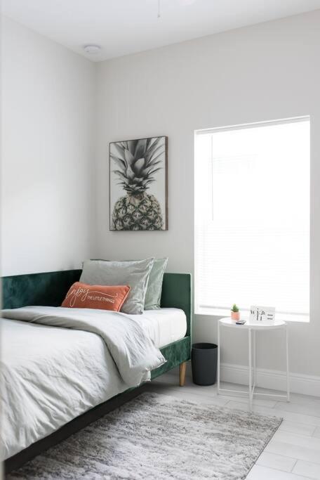 Stylish New Mins From Downtown, Airport And Beach! *