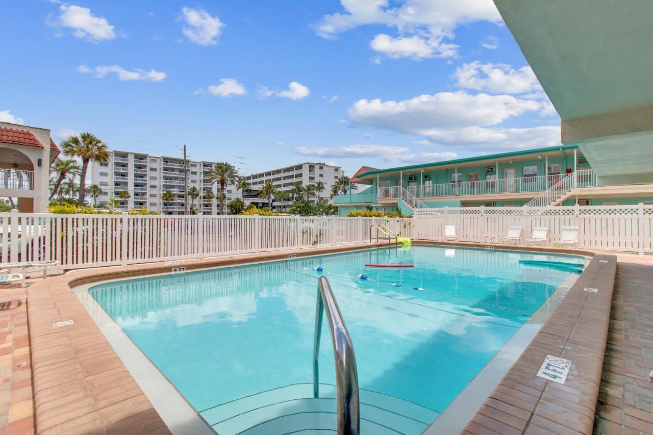 Redington Surf By Travel Services Resort St. Pete Beach