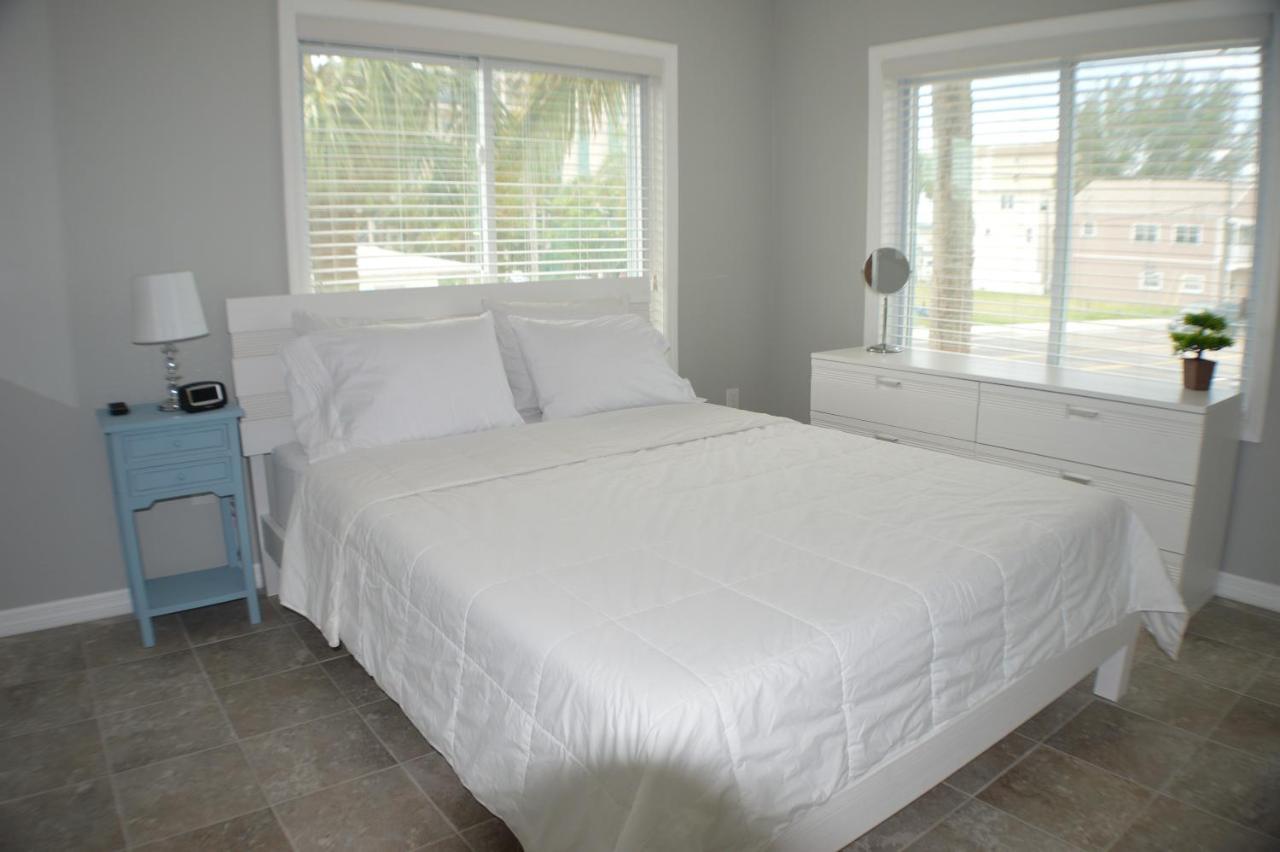 At John's Pass By Travel Services Apartment