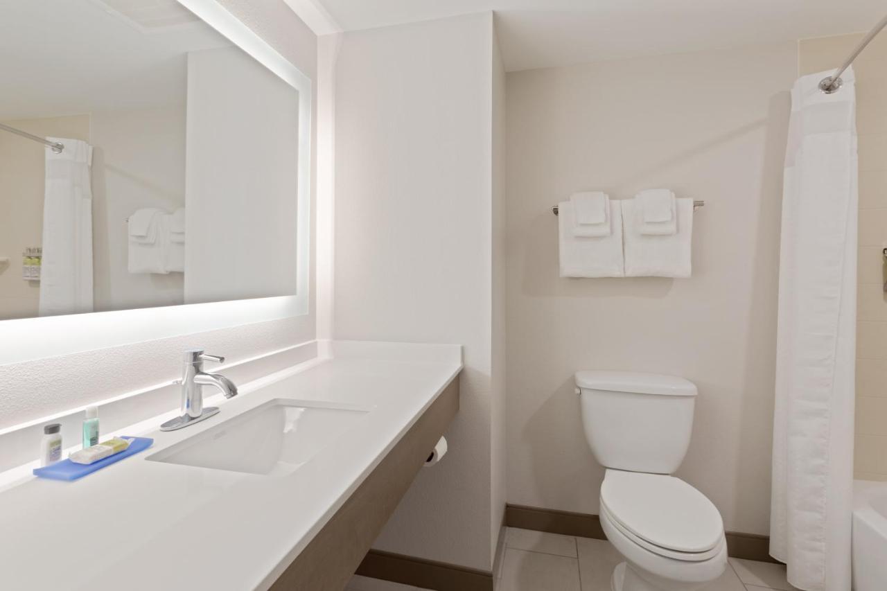 Express & Largo-clearwater By Ihg Hotel