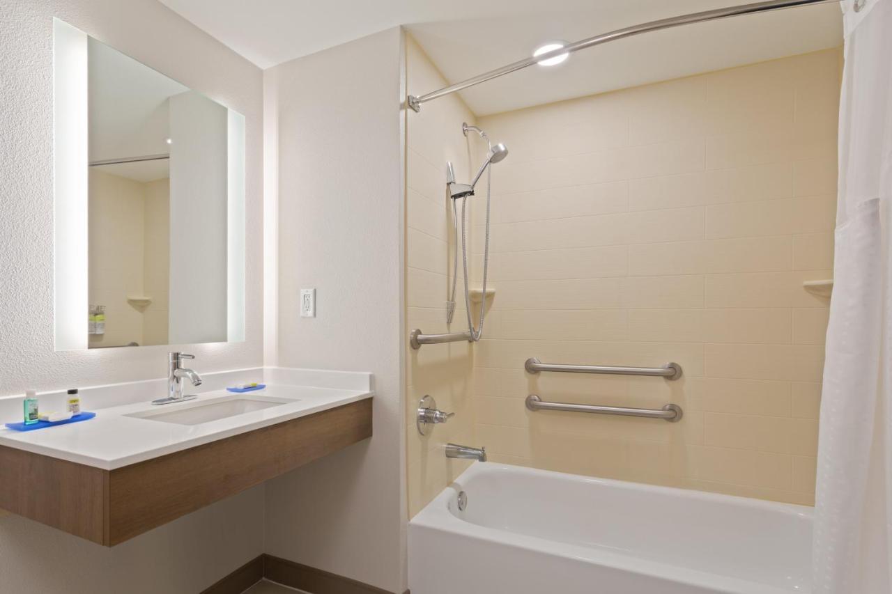 Express & Largo-clearwater By Ihg