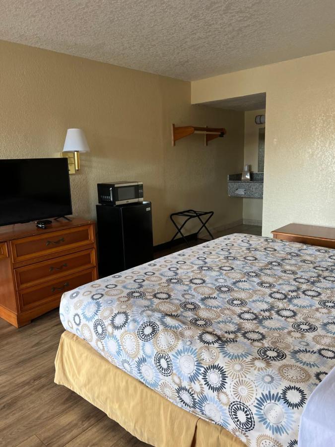 Hole The - Walton - Sunset Plaza - Nearby Beaches & Hurlburt Fort Walton Beach