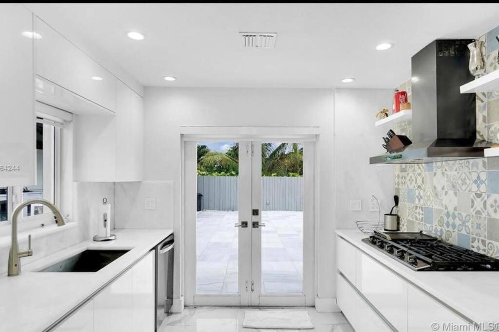 Holiday home Miami House With Hot Pool-spa & Pool Table L48