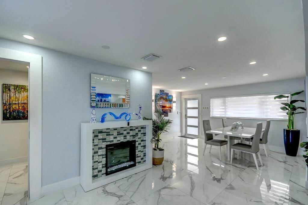 Miami House With Hot Pool-spa & Pool Table L48 Holiday home Hialeah