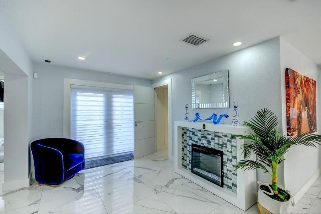 Miami House With Hot Pool-spa & Pool Table L48 Hialeah