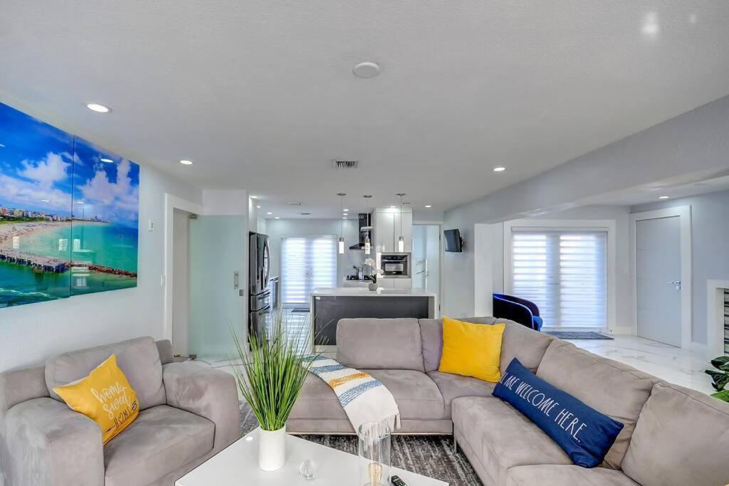 Miami House With Hot Pool-spa & Pool Table L48 Hialeah