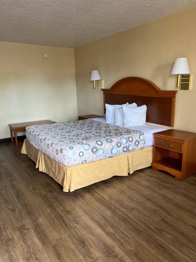 Hole The - Walton - Sunset Plaza - Nearby Beaches & Hurlburt Motel 2*