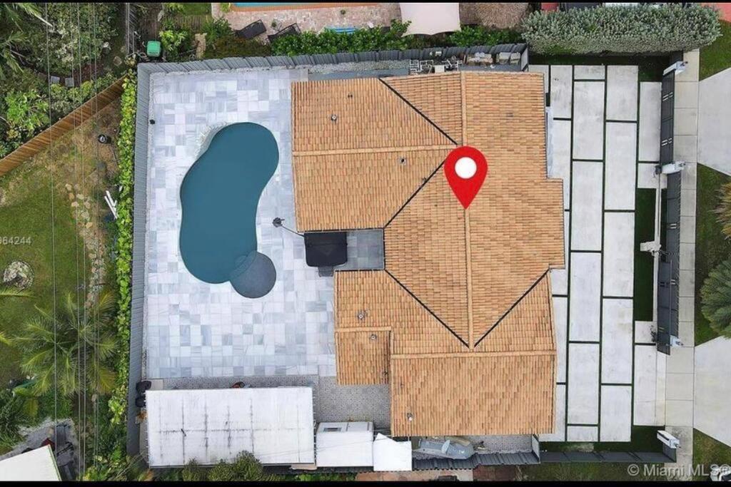 Miami House With Hot Pool-spa & Pool Table L48 *
