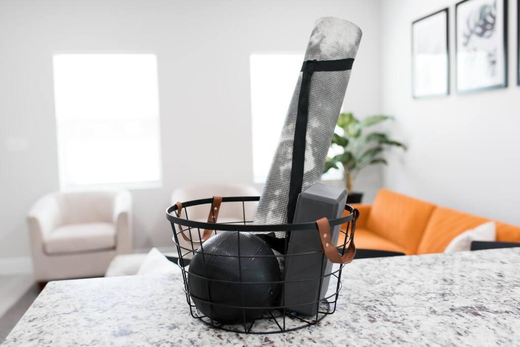 Stylish New Mins From Downtown, Airport And Beach! *
