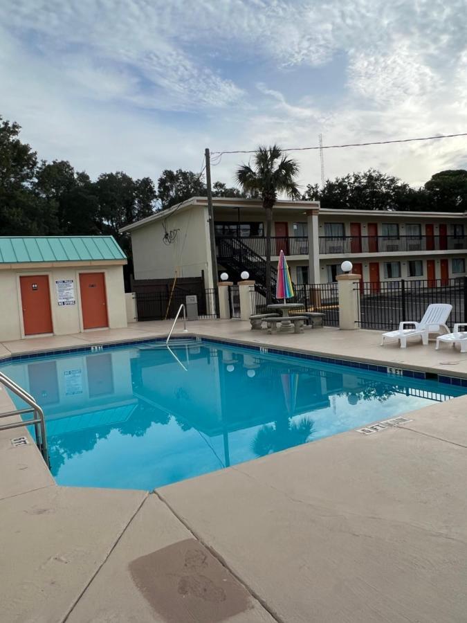 Motel Hole The - Walton - Sunset Plaza - Nearby Beaches & Hurlburt Fort Walton Beach