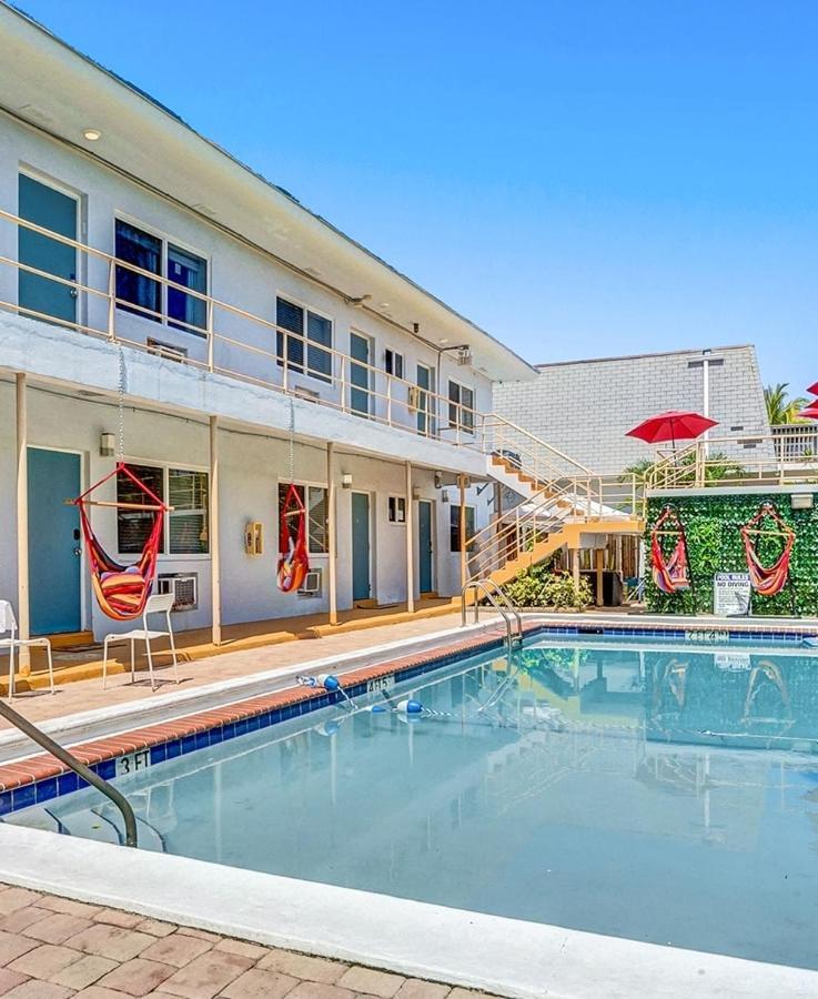 Walk To Holiday Retreat Miami Pool Apartment Dania Beach