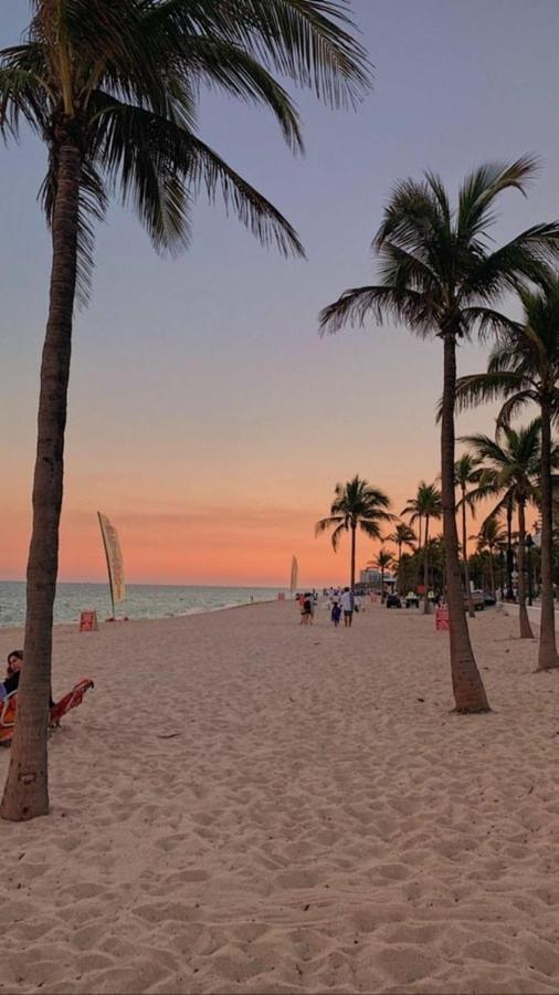 Walk To Holiday Retreat Miami Pool * Dania Beach