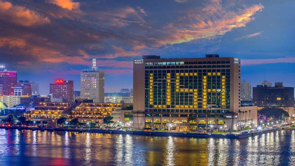 Hyatt Regency Riverfront 3*