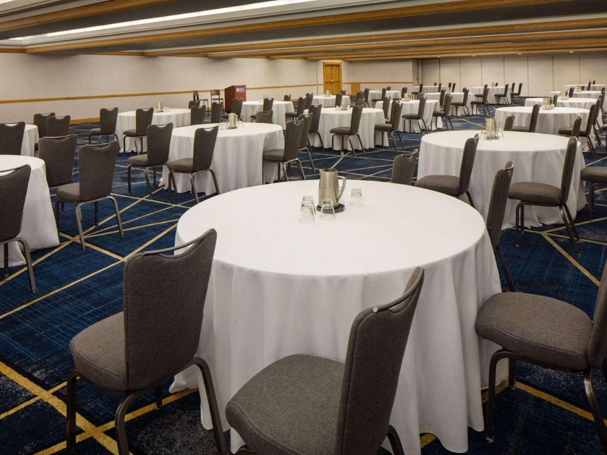 Hotel Hyatt Regency Riverfront 3*