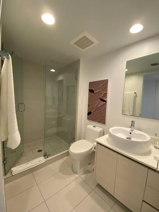 Amazing Walking Distance! 26b Apartment Hallandale Beach