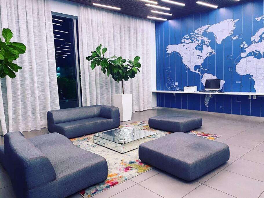 Apartment Amazing Walking Distance! 26b