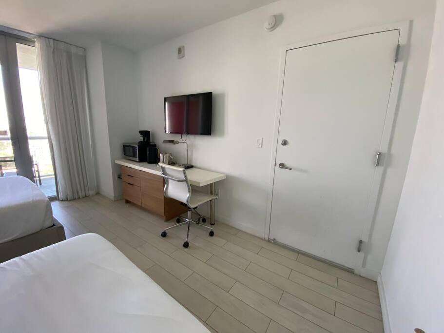 Amazing Walking Distance! 26b *