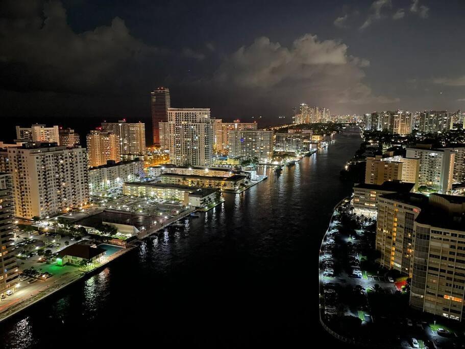 Amazing Walking Distance! 26b * Hallandale Beach