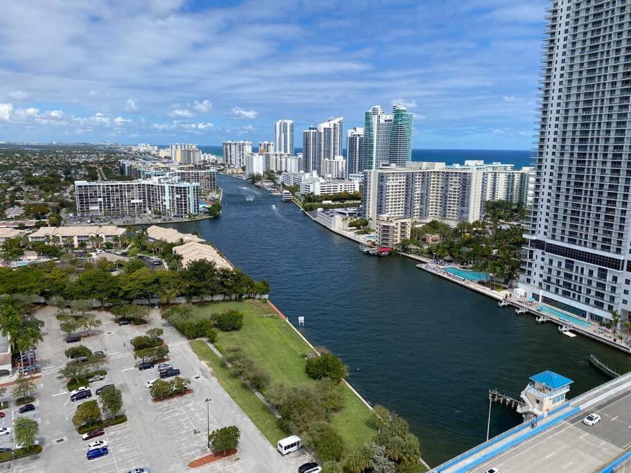 Amazing Walking Distance! 26b * Hallandale Beach