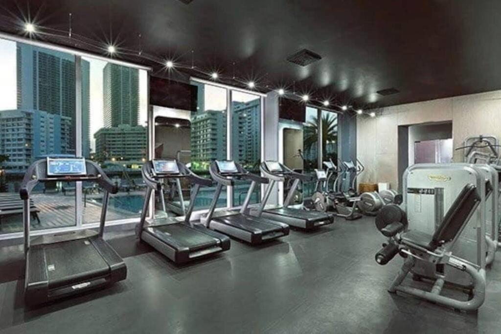 Amazing Walking Distance! 26b Hallandale Beach
