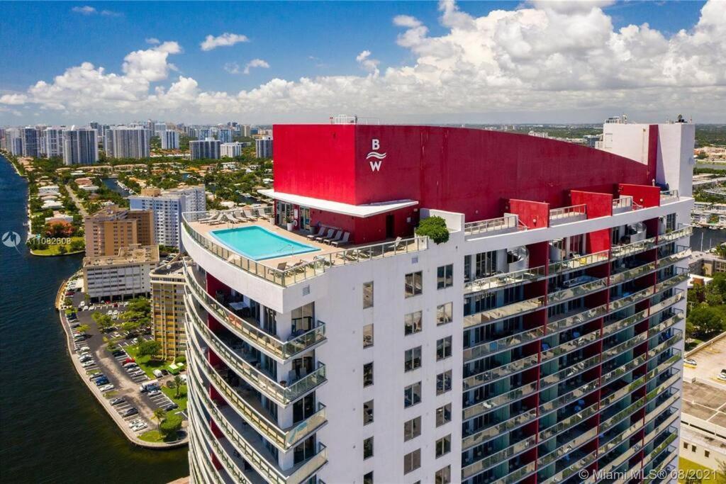 Amazing Walking Distance! 26b Hallandale Beach