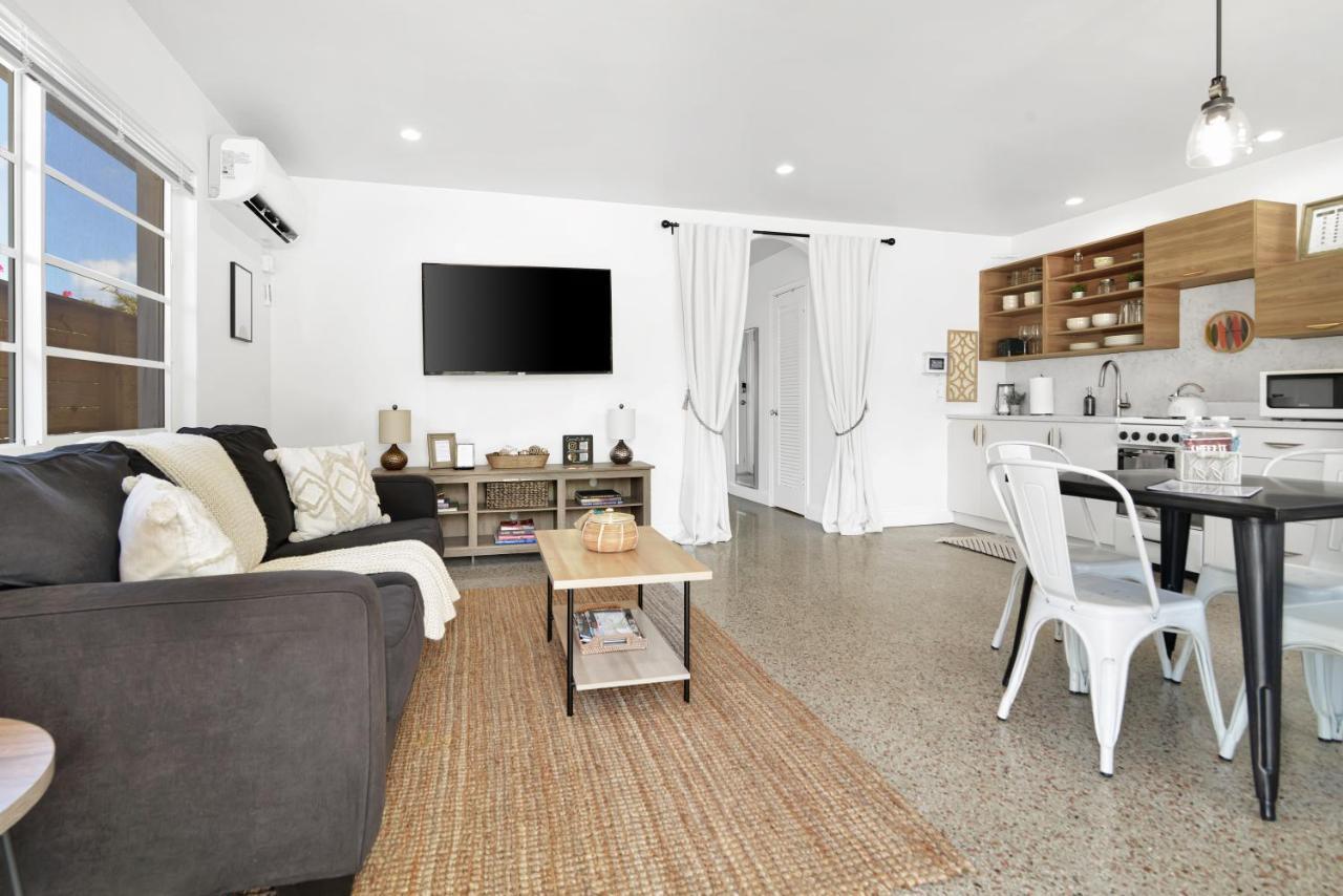 Modern Near & Downtown W/ Private Yard Apartment Lake Worth Beach